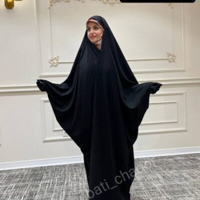 ▪️چادر جده از جمله چادرهای با برش عربی ▪️روی سر کاپ دوخته شده ▪️قسمت جلوی چادر به صورت چپ و راست بسته می‌شود ▪️بدون آستین 💯✓ضمانت کیفیت و قیمت ✍🏻✓ضمانت تعویض و عودت وجه در صورت عدم رضایت 💚✓ تنوع کامل جنس پارچه و سایز بندی کامل