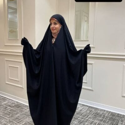 ▪️چادر جده لبنانی از جمله چادرهای با برش عربی دارای کاپ روی سر از مدل چادرهای جلوبسته زیب دار آستین‌دار